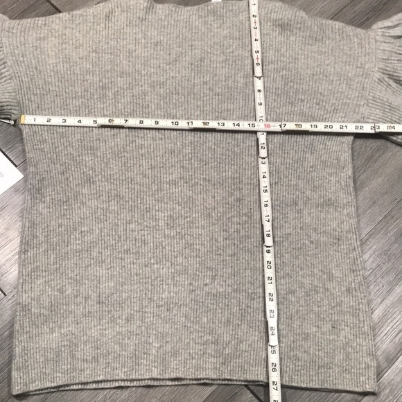 RYAN ROCHE NWT Ruffle Sleeve 100% Cashmere Gray Sweater size M - Picture 10 of 10